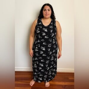 Vintage / Retro VIPetites Black & White travel dress. MADE IN 🇨🇦. Size 16